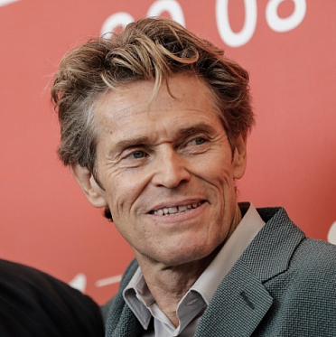 «Не превратился в звезду, но остался актером»: Уиллем Дефо празднует 65-летие