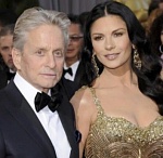 В семье Майкла Дугласа и Кэтрин Зета-Джонс двойной праздник