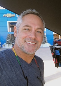 Джеймс Книст (James Kniest)