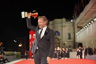 Церемония закрытия 80 Венецианского кинофестиваля, Питер Сарсгаард