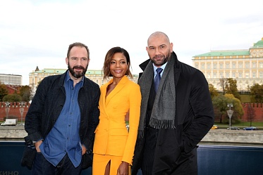 «007: СПЕКТР»: Рэйф Файнс, Наоми Харрис и Дэйв Батиста в Москве