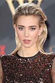   (Vanessa Kirby)