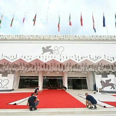 Открывается 82 Венецианский кинофестиваль Открывается 82 Венецианский кинофестиваль