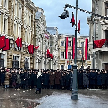 Съемки «Шума времени» Алексея Учителя: столица 50-х посреди кинопарка Москино