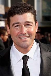   (Kyle Chandler)