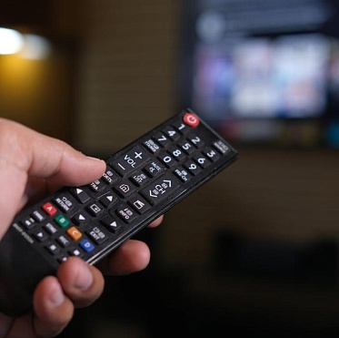 Иви первым из российских стримингов запустит подписку с показом рекламы