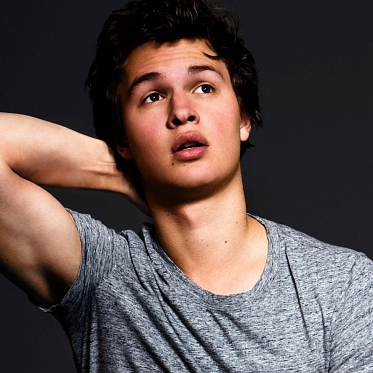 Энсел Элгорт исполнит главную роль в мюзикле Спилберга 