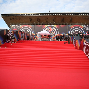 FIAPF поставила на паузу аккредитации ММКФ и Послания к человеку