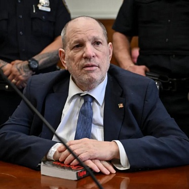 Приговор Харви Вайнштейну, вынесенный в 2020 году, отменен