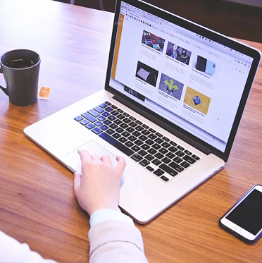 Стриминговые сервисы ищут оптимальную стратегию выпуска сериалов