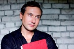 Николай Лебедев подбирает звуки для «Легенды № 17»