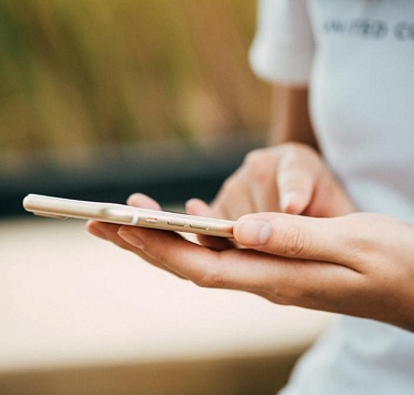 Почти 50% представителей молодого поколения предпочитают YouTube и TikTok традиционному ТВ