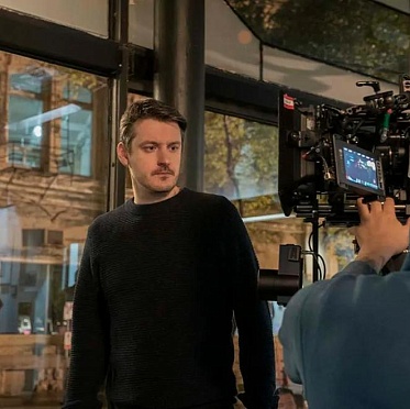 Илья Найшуллер может стать режиссером боевика «Дом у дороги 2» для Amazon