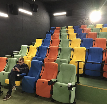 В России из-за пандемии вновь ограничивают работу кинотеатров