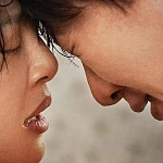 Венеция 2025: «Солнце встает над всеми нами» — драма о жертве и искуплении