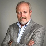 Владимир Хотиненко был назначен ректором Высших курсов сценаристов и режиссеров