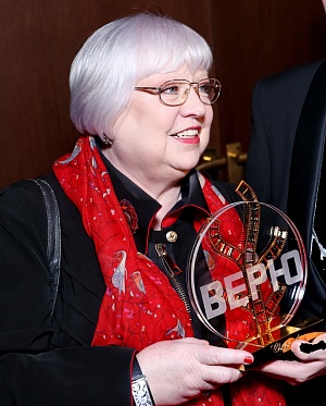 Светлана Крючкова получила приз «Верю. Константин Станиславский» Светлана Крючкова получила приз «Верю. Константин Станиславский»