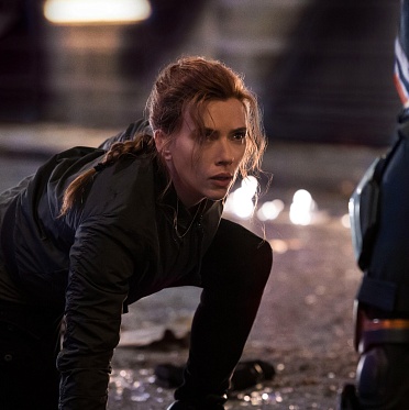 Скарлетт Йоханссон судится с Disney