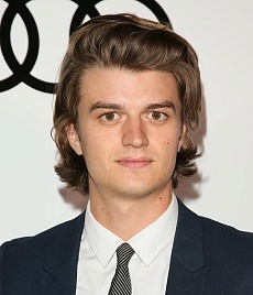 Джо Кири (Joe Keery)