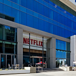 Netflix борется с шерингом подписок, вкладывается в премиальный контент и прекращает рассылку DVD