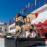Венеция 2020: Золотой лев для «Земли кочевников»