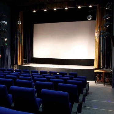 Фонд кино продлил прием заявок на поддержку модернизации кинозалов в 2024 году Фонд кино продлил прием заявок на поддержку модернизации кинозалов в 2024 году