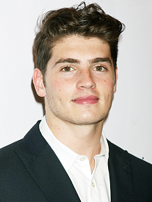 Грегг Салкин (Gregg Sulkin)