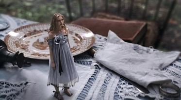 Алиса отправляется в Зазеркалье