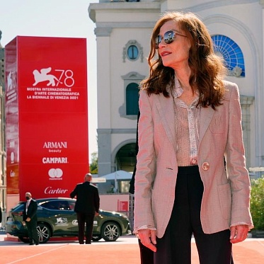 Венеция 2021: фотохроника праздника кино