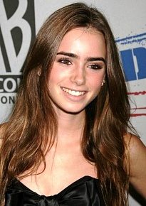   (Lily Collins)