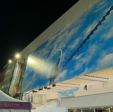 Канны 2022 день первый. Речь Зеленского, сюрприз с ретро-плакатами, изменения в фестивальной деревне и на кинорынке