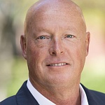 Бывший гендиректор Disney стал ответчиком по иску об искажении отчетов