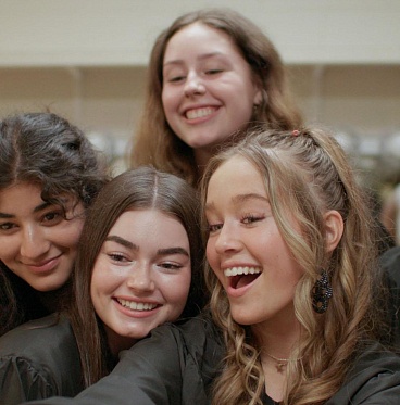 Сандэнс 2024: как управлять страной в «Государстве девочек»