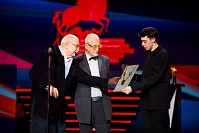 церемония открытия 47 Московского Международного кинофестиваля, президент смотра Никита Михалков, режиссер, основатель продюсерской компании Eddie Saeta Луис Миньярро (Испания)