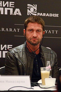 Джерард Батлер в Москве: Фоторепортаж Джерард Батлер в Москве: Фоторепортаж