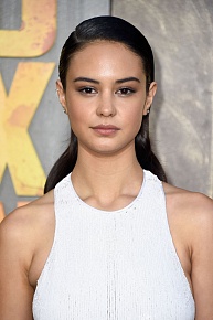 Кортни Итон (Courtney Eaton)