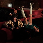 Берлинале 2026: «Обрезка розовых кустов» Карима Айнуза — глянцевая семейная сатира