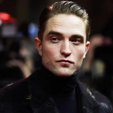 Роберт Паттинсон предстал в костюме Бэтмена 