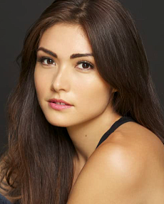 Даниэлла Пинеда (Daniella Pineda)