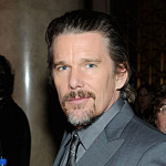 Итан Хоук сыграет солдата в осажденном городе