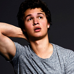 Энсел Элгорт исполнит главную роль в мюзикле Спилберга 