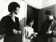 кадр из фильма Жить своей жизнью