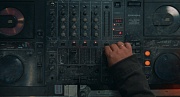 Кадр из фильма Руки вверх 2